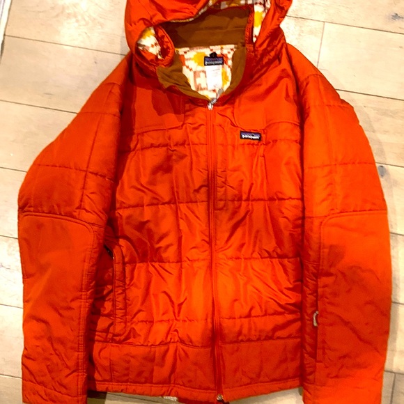 Patagonia orange snowboarding jacket light and comfortable but very warm XL